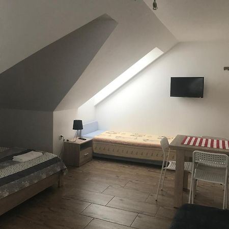 Pokoje Goscinne U Izy Łeba Exterior foto
